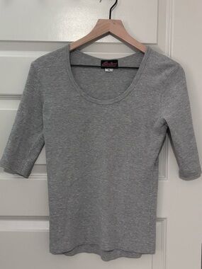 Indian Motorcycle Women's Scoop Neck Short Sleeve Tee — Gray